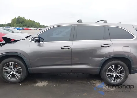 2018 Toyota Highlander Le Plus from USA, damaged, VIN 5TDZZRFH5JS279099